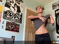 Twink acts solo on cam and provides really slutty scenes
